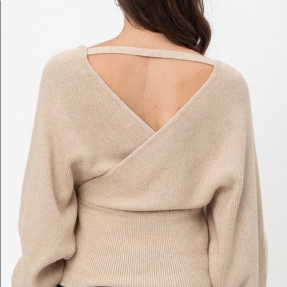 🆕Surplice front sweater - Picture 9 of 11